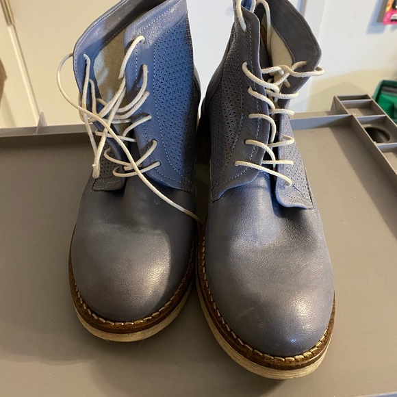 Cute Appropo booties in baby blue - Picture 2 of 5